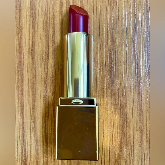 Estée Lauder New Lipstick - Picture 1 of 3